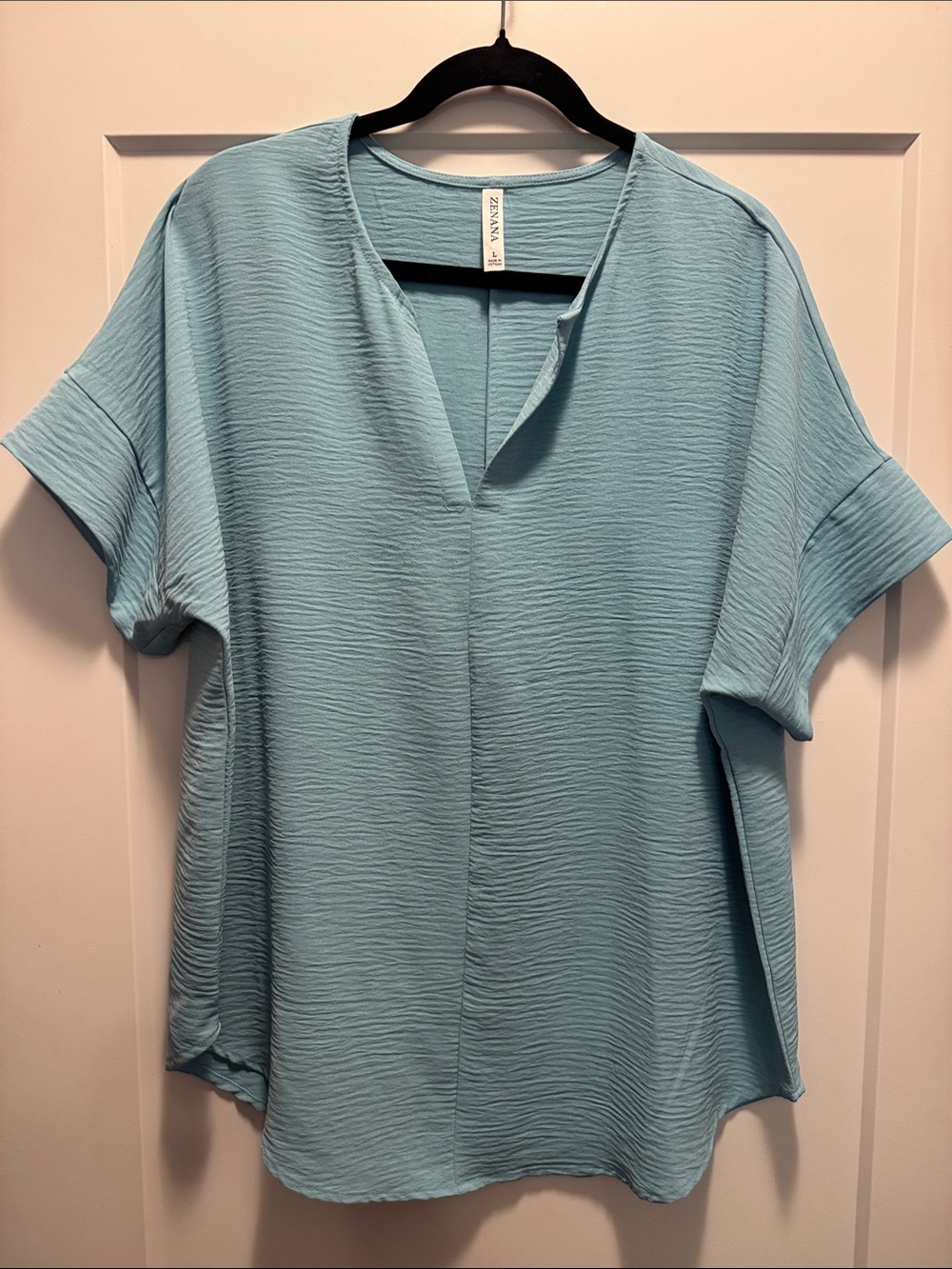 Zenana Outfitters Flowy Turquoise Textured V-Neck Short Sleeve Tunic Top. L. EUC